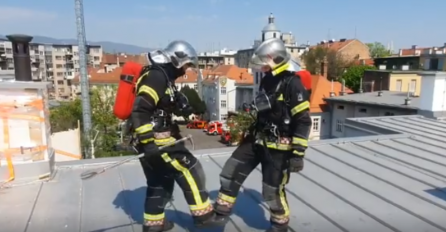 VELIKI POŽAR: GORI STAMBENA ZGRADA, stanari uklanjaju vozila oko zgrade