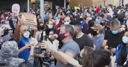 UŽIVO SA AMERIČKIH ULICA, VELIKO SLAVLJE NAKON POBJEDE BIDENA U TOKU: Pogledajte video