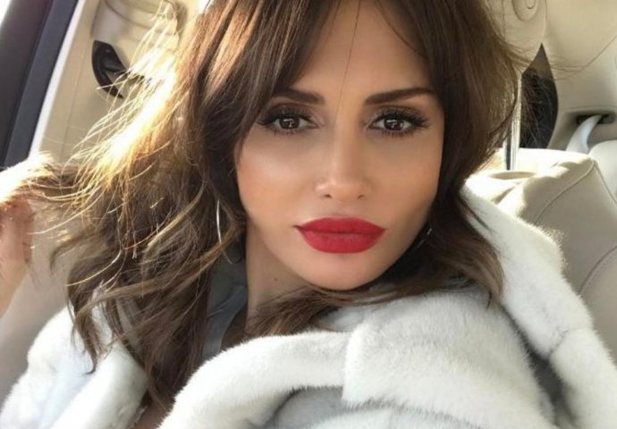 NIKADA NE BISTE REKLI DA JE ON: Emina Jahović otkrila koji poznati pjevač joj je savjetovao da BATALI PJEVANJE