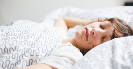 KAKO SPAVATE SA PARTNEROM?  Ako spavate kao BROJ 3. MORATE NEŠTO VAŽNO ZNATI