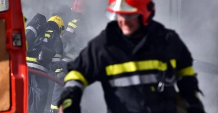 POŽAR U CENTRU GRADA Zapalio se dimnjak na zgradi, intervenisali vatrogasci
