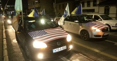 Slavlje u Sarajevu zbog Bidenove pobjede: Defile automobilima i američke zastave
