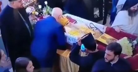 Ljubio tijelo Amfilohija, a sada je zaražen i smješten u bolnicu