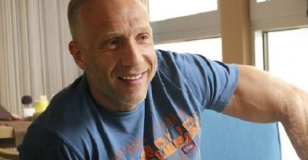 ZGODNA I VISOKA PLAVUŠA, ŽENA MILANA KALINIĆA KAO MANEKENKA: Veća je od njega, KAO TOP MODEL (FOTO)