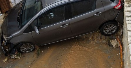 POPLAVE NOSILE AUTOMOBILE, UNIŠTENE KUĆE I PUTEVI: Stravično nevrijeme izazvalo haos u Grčkoj!