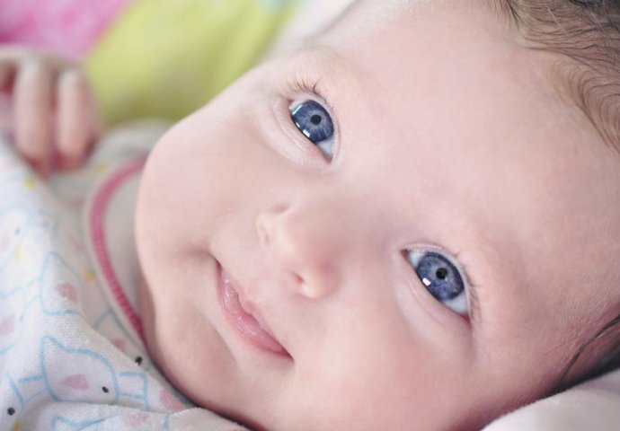 NIJE ZBOG MAJČINOG MLIJEKA: Evo zašto se bebama mijenja boja očiju