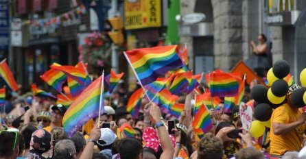 Mađarska vlada predložila zabranu usvajanja djece gej parovima, aktivisti se bune