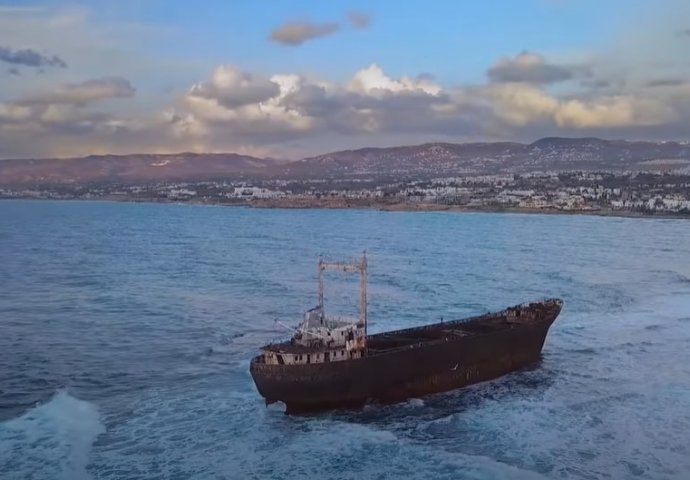 POTONUO BROD Poginulo najmanje pet migranata dok su se probavali dočepati Evrope