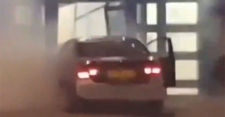 DO SADA NEVIĐEN INCIDENT : Muškarac uletio automobilom u policijsku stanicu