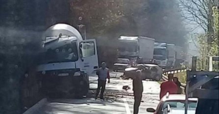 Teška nesreća kod Zvornika: Vozač Golfa poginuo u sudaru sa cisternom