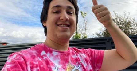 MUĐA JE ŽIVIO U BIJEDI, NA PROZOR ZAKUCAVALI ĆEBE KAD PUŠE VJETAR: A evo kako NJEGOVA KUĆA DANAS IZGLEDA! (FOTO)