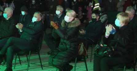 Sebija Izetbegović na skupu gdje su mjere prekršene dok KCUS ostaje bez kisika!?