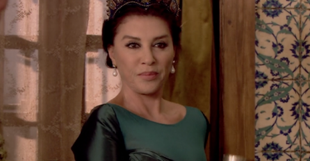 GLUMILA JE MAJKU SULTANIJU U SERIJI SULEJMAN VELIČANSTVENI, A DANAS GRMI KAKO IZGLEDA: Past ćete sa stolice kad vidite OVO TIJELO (FOTO)