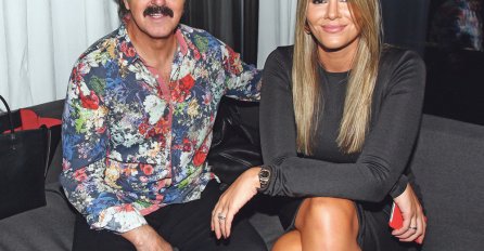 PRELIJEPU SUPRUGU HARISA DŽINOVIĆA SVI ZNATE, A ČEKAJTE DA VIDITE NJENU MAJKU: Svi misle da su sestre (FOTO)