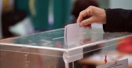 ZABILJEŽENO I FOTOGRAFISANJE LISTIĆA: Kupovina glasova za 10 litara dizela, do 14 sati izlaznost 35,2 posto