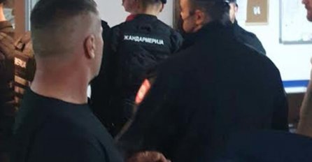 "IZBORNI ŠTAB NAM JE POD OKUPACIJOM" Iz DNS Pale tvrde da im policija hapsi aktiviste (VIDEO)