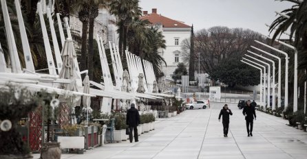 Mladić iz Splita uplakanoj baki platio račune jer je izgubila novac na putu