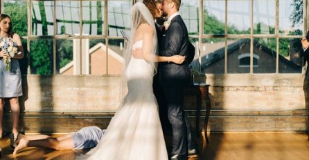 BIZARAN DETALJ NA SLICI MLADENACA SKORO NIKO NIJE PRIMIJETIO: Kad shvatite o čemu se radi UHVATIT ĆETE SE ZA GLAVU