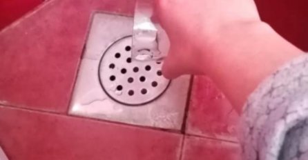 TAJNA ISKUSNE DOMAĆICE: Danima se u kući ŠIRIO NEPRIJATAN MIRIS IZ ODVODA, ona je sipala je sadržaj čaše u OTVOR i potpuno se riješila problema!