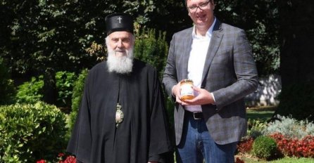 Vučić se oprostio od patrijarha Irineja: Napisao samo ovo