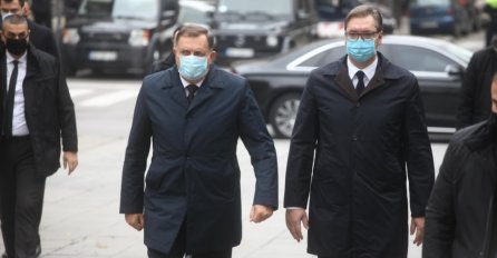 DANAS SAHRANA IRINEJA, STIGLI DODIK I VUČIĆ: Evo šta je Vučić uradio kad je prišao kovčegu