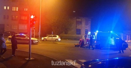 TEŠKA SAOBRAĆAJNA NESREĆA U TUZLI: Vozači povrijeđeni, auto završilo u prodavnici