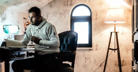 DRAŠKO STANIVUKOVIĆ PUSTIO NOVINARE U KUĆU: Dočekao ih njegov otac Dragan, POGLEDAJTE NIKAD VIĐENE SLIKE UNUTRAŠNJOSTI (FOTO)