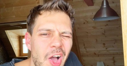 ŽENE UZDIŠU ZA OVIM POGLEDOM Popularni glumac još jednom fotografijom isprovocirao nježniji pol