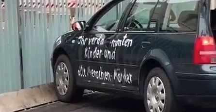Udes ispred kancelarije Angele Merkel, na autu bila poruka: EVO ŠTA JE PISALO
