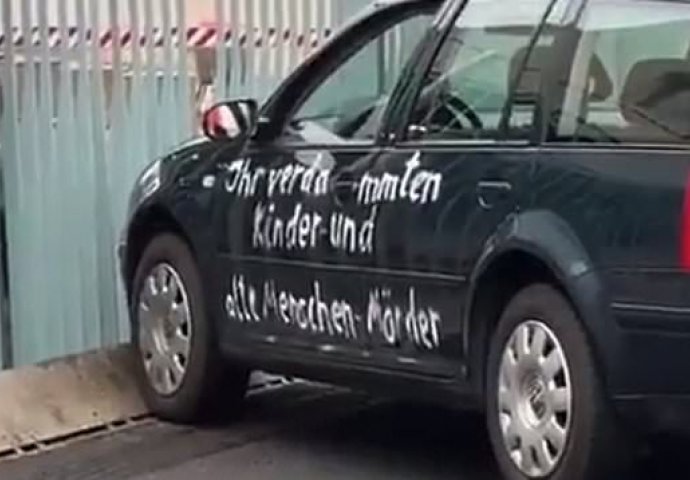Udes ispred kancelarije Angele Merkel, na autu bila poruka: EVO ŠTA JE PISALO
