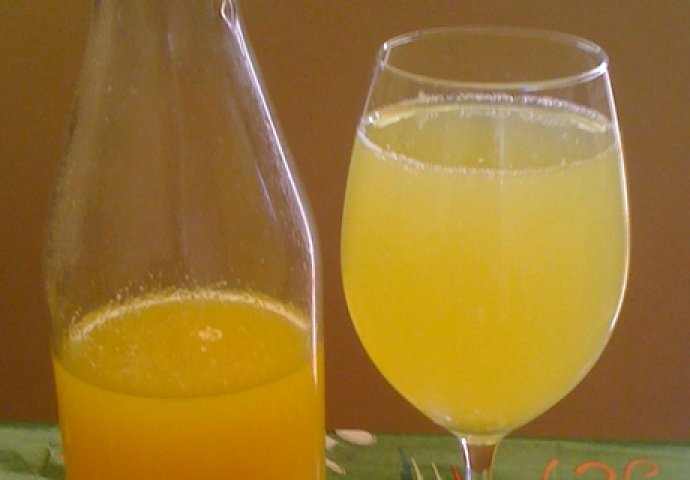EVO ČUDESNOG RECEPTA: Od četiri naranče dobijete devet litara ovog prefinog soka