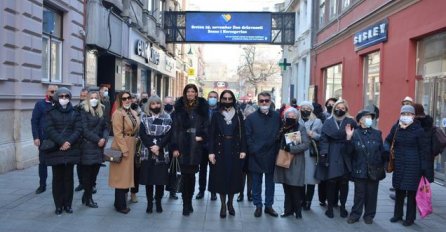 Uz šetnju i prigodne poklone načelnik Hadžibajrić sa saradnicima građanima čestitao Dan državnosti