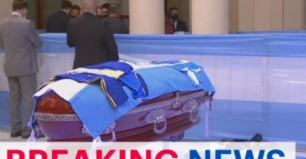 ARGENTINA SE OPRAŠTA OD VELIKOG MARADONE: Kovčeg ispred predsjedništva, narod plače - POLICIJA NA NOGAMA