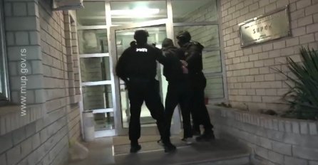 POGLEDAJTE TRENUTAK HAPŠENJA MIGRANTA U BEOGRADU: Našli ga u hostelu (VIDEO)