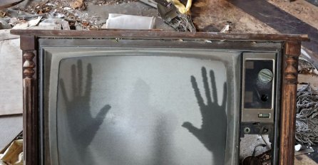 SMRT NE PREKIDA VEZU, POGLEDAJTE PORUKE KOJE VAM ŠALJU POKOJNICI: Sigurno ste primijetili