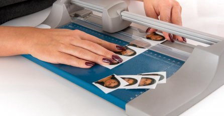 ZNATE LI ZAŠTO JE ZABRANJENO SMIJATI SE NA SLIKAMA ZA PASOŠ I DOKUMENTE: Ovo je pravi razlog