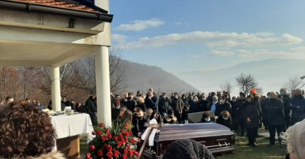 VIŠE OD HILJADU LJUDI ISPRATILO PERU GUDELJA NA VJEČNI POČINAK: Bio je veliki, a družio se s malim ljudima