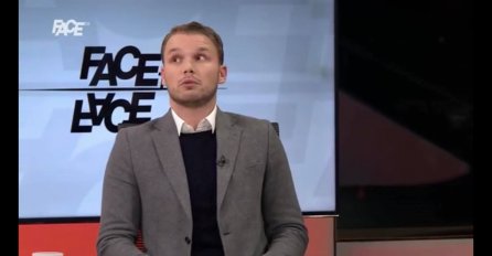 SENAD: Jesi li IZ PARTIZANSKE  ili četničke porodice? DRAŠKO STANIVUKOVIĆ: Četnici su bili prvi zvanični pokret protiv fašizma