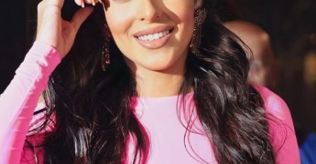 CECINA KĆERKA OBJAVILA SLIKU IZ KADE, LEŽI U PJENI, MUŠKARCI LUDE OD PRIZORA: Svi gledaju u jedan detalj