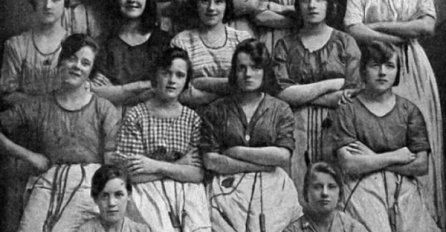 VIDITE LI JEZIV DETALJ? SLIKA JE STARA 117 GODINU, A OVO SU TEK PRIMIJETILI: Kad pogledate u DESNU STRANU ZANIJEMIT ĆETE