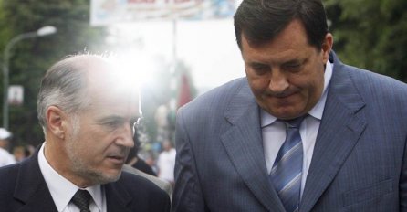 Inzko: Imaju rok da se ukloni ploča ratnom zločincu ili će Dodik dobiti zabranu putovanja