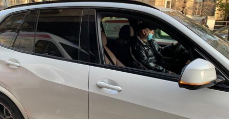 CIJELA FAMILIJA TRAJKOVIĆ DOŠLA PO SNAHU I UNUKA U PORODILIŠTE: Evo kako ona izgleda poslije poroda 