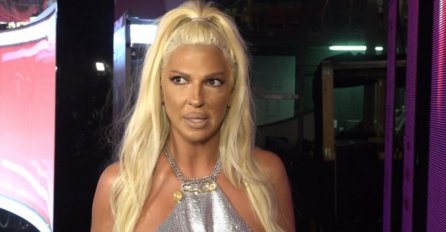 POTPUNO ZALUĐEN KARLEUŠOM: Zavirite u sobu jednog njenog obožavatelja - Jelena u PRIRODNOJ veličini i još mnogo toga!