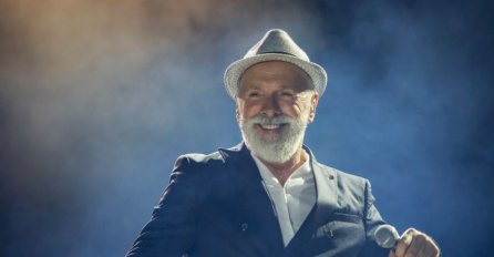 Dino Merlin je imao težak život, nije imao NOVCA, a onda mu je OVA PJESMA PROMIJENILA sve! (VIDEO)