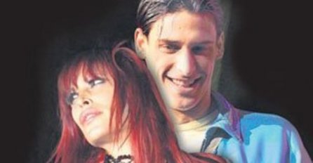 EVO ŠTA SU JUTROS UGLEDALI NA GROBU KSENIJE PAJČIN: Svi se pitaju ko je ovo ostavio, EVO ŠTA JE U PITANJU