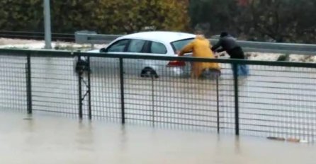 Spasili trudnicu koju je voda zarobila u autu: Mislio sam da će je bujica odnijeti na prugu