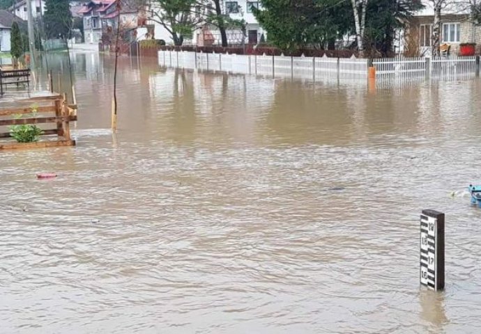 Obilne padavine u BiH napravile haos: Pod vodom centar grada i okolna sela