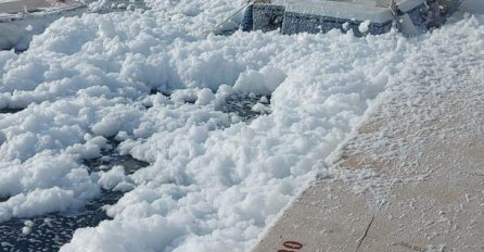 Nevjerovatni prizori iz Hrvatske: Pjena kompletno prekrila more, a ne može se zaustaviti