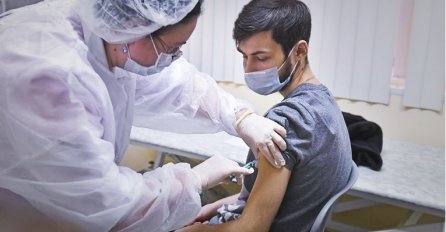 Novinar se cijepio ruskim cijepivom: Prvo sam osjetio ova 2 simptoma
