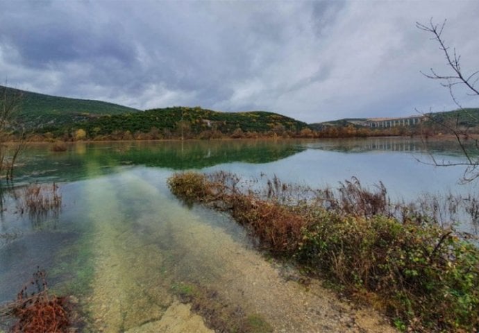 PONOVO POPLAVE? Izlile se rijeke u Hercegovini, ugrožene kuće (VIDEO)